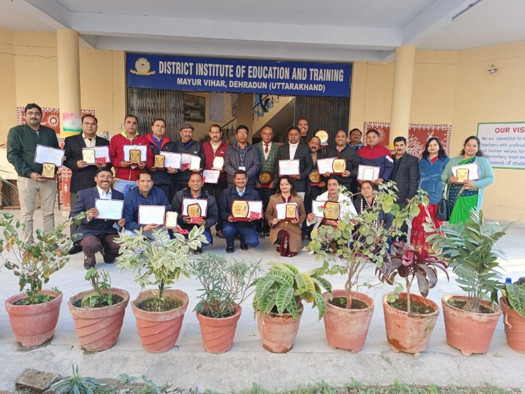 Teachers felicitated by ict award