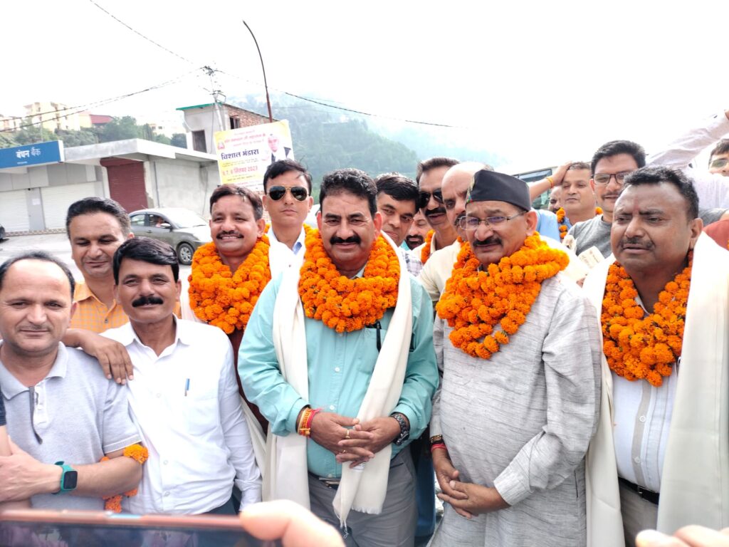 Rajkiya shikshak sangh state executive committee honoured in new tehri