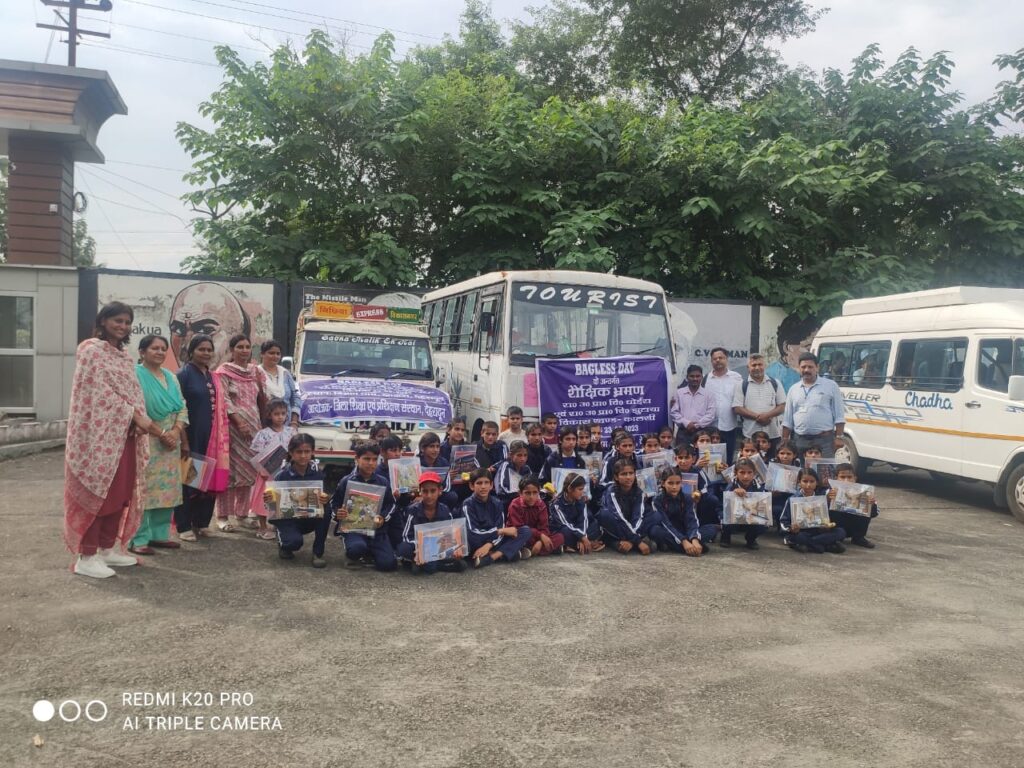 Diet dehradun organised visit of regional science centre for School students 