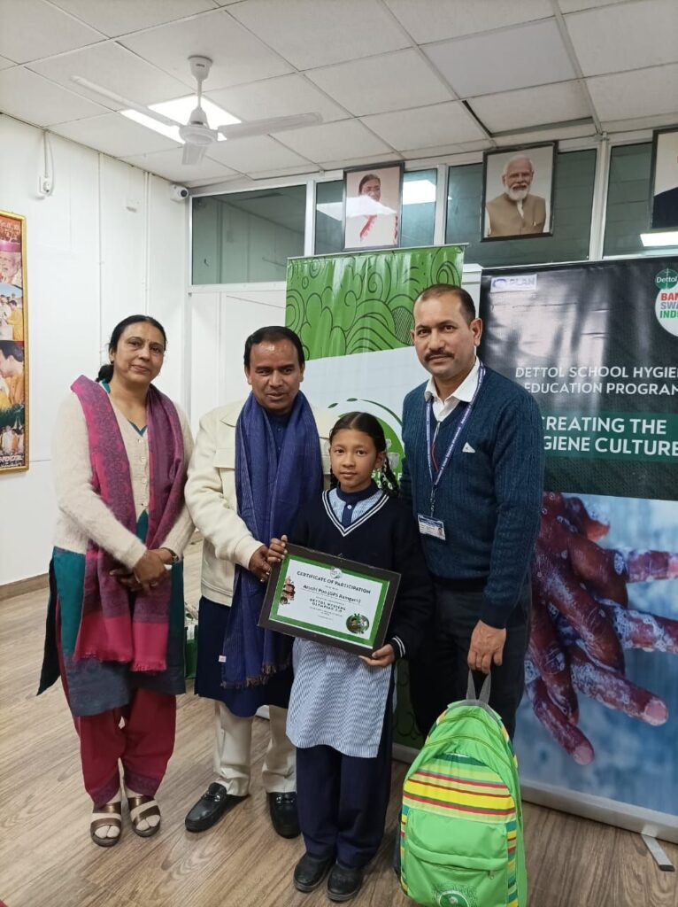 Education minister awarded students for detol hygiene contest