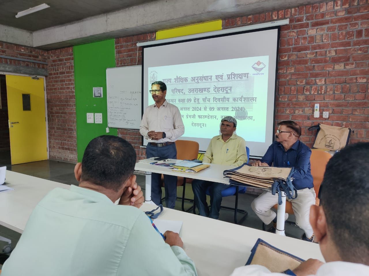 छात्र सीखेंगे आपदा से निपटने के गुर,आपदा प्रबंधन पर पुस्तक लेखन हेतु कार्यशाला जारी